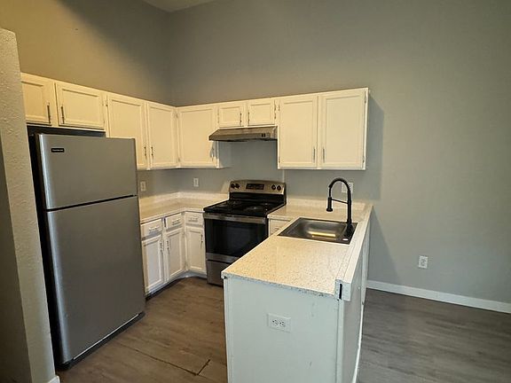 2nd image of 932 S Dearborn Way APT 18