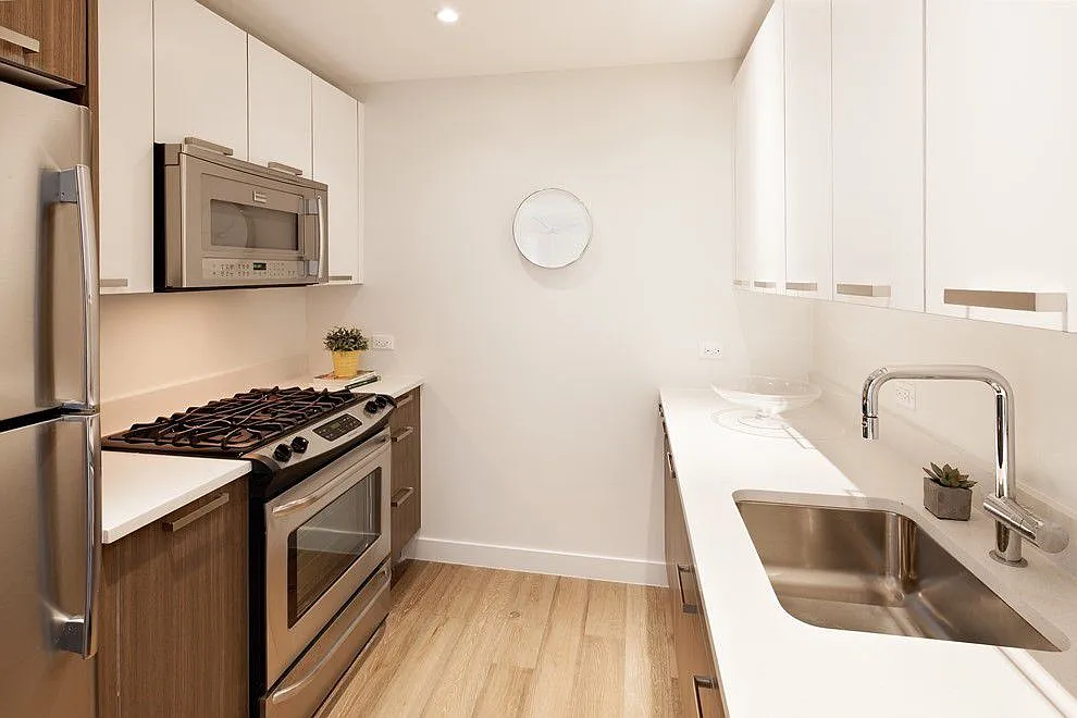 26-14 Jackson Avenue — Photo 2