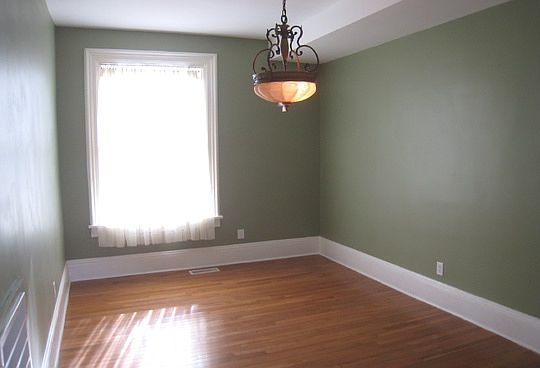 4th image of 100 S Niles Ave