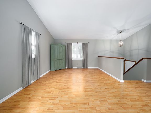 3rd image of 1338 Manorwood Dr SE