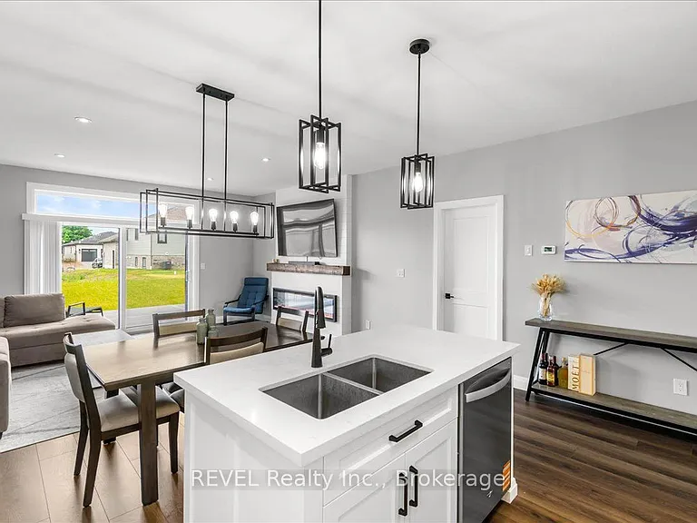 371 Argyle Ave — Photo 6