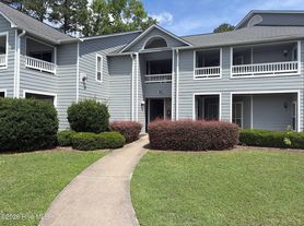 102 Breezewood Dr, Greenville, NC