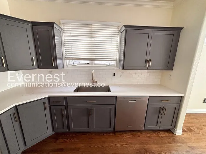4 bed, 3.5 bath, 3516 sqft, $3,997 — Photo 2