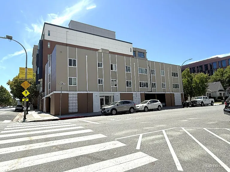 690 Bradford St #7 — Photo 1