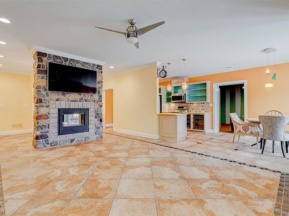 5th image of 407 Stableford Cir