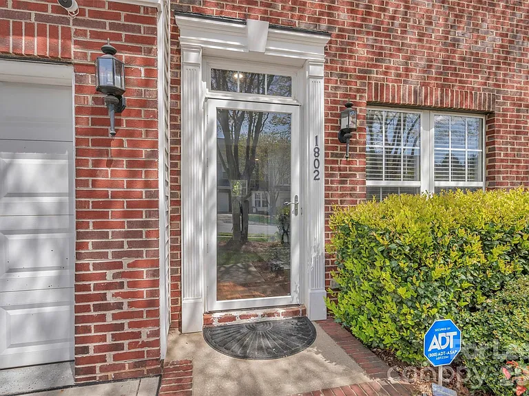 1802 Robinwood Village Dr — Photo 4