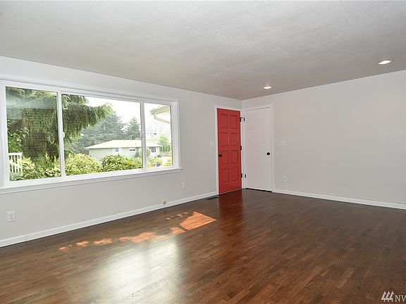 5th image of 3415 205th Pl SW
