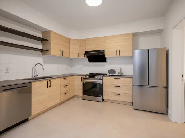 2115 Lawson Ave, West Vancouver, BC V7V 2E1