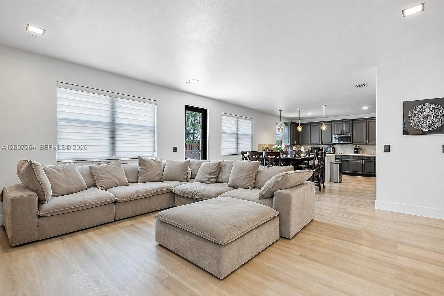4 bed, 4.0 bath, 3128 sqft, $8,500 — Photo 3