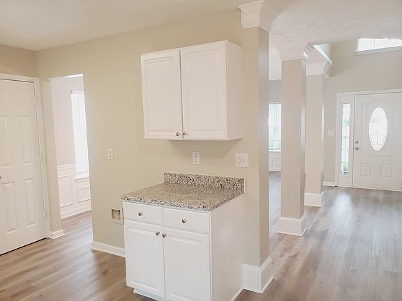 5th image of 1390 Primrose Dr
