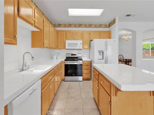 15877 Sapphire St, Victorville, CA 92394