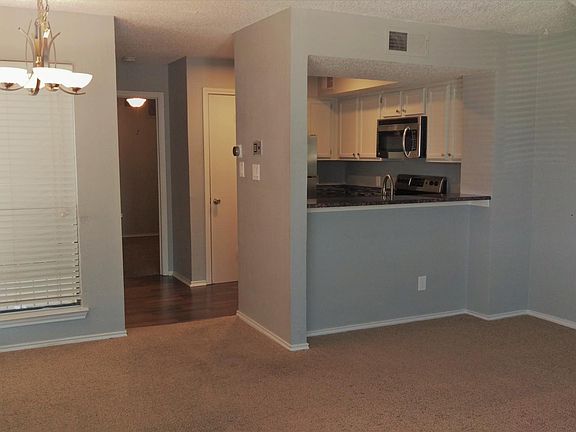 3rd image of 3113 Sondra Dr APT 202