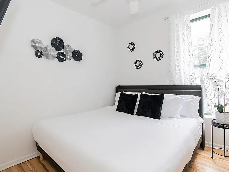 2544 N Burling St #1R — Photo 6