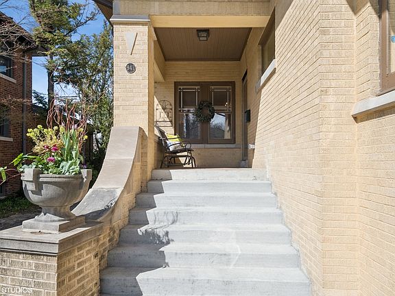 2nd image of 941 Linden Ave