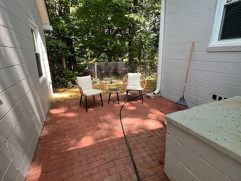 1237 Millerwood Dr — Photo 30