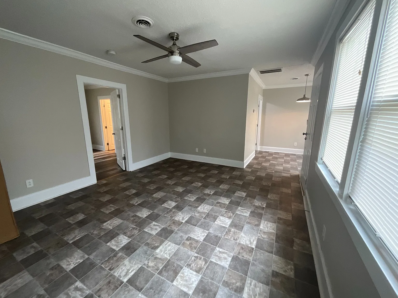 Hampton Apartments — Photo 3