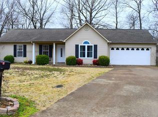 216 Woods Edge Dr, Jackson, TN 38301