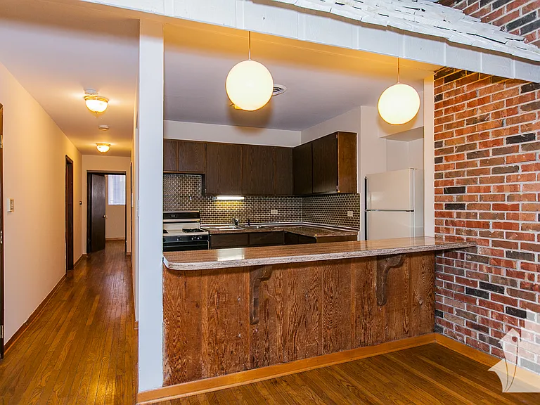 875 W Lill Ave — Photo 4