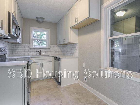 2nd image of 1007 S Noland Rd
