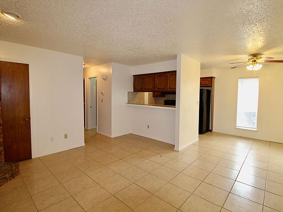 2nd image of 901-903 Acacia Cir #901