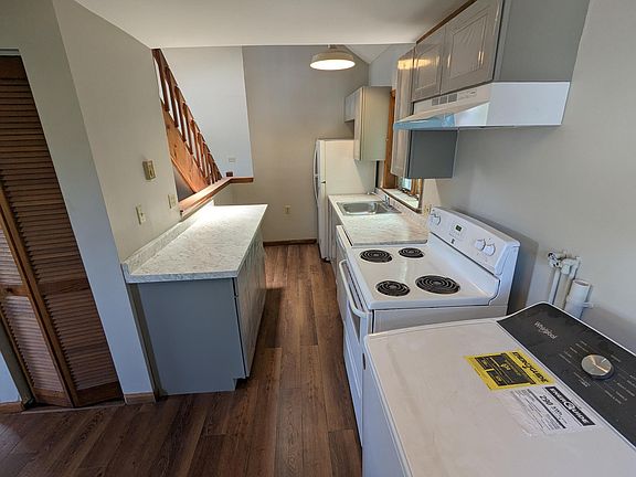 5th image of 1 219 1/2 Oak St