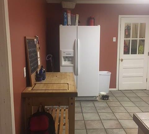 Kitchen - Fridge stays