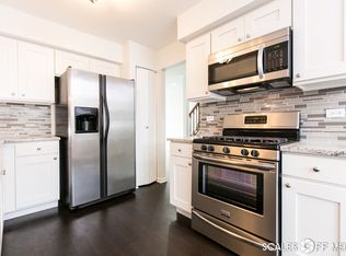 1239 S Wellington Ct, Buffalo Grove, IL 60089