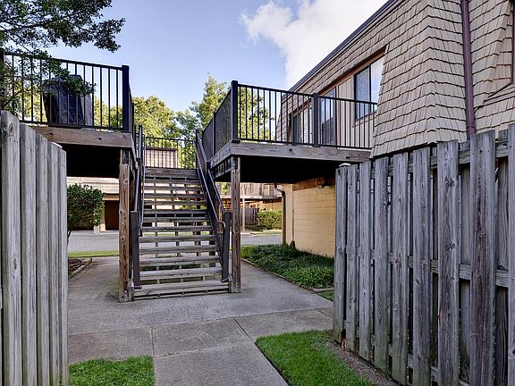 2nd image of 1595 Monterry Pl