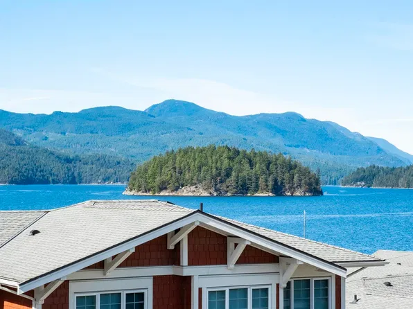 5902 Beachgate Ln, Sechelt, BC V0N 3A3