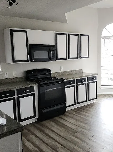 8918 Greentree Dr — Photo 23