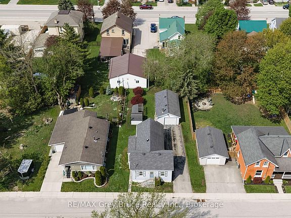 4th image of 236 2nd Ave S