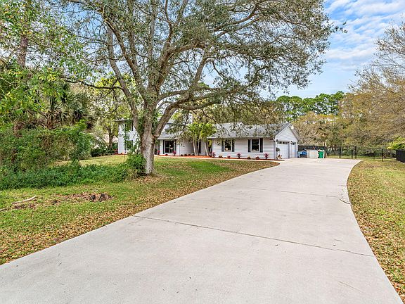 3rd image of 4926 Flora Dr