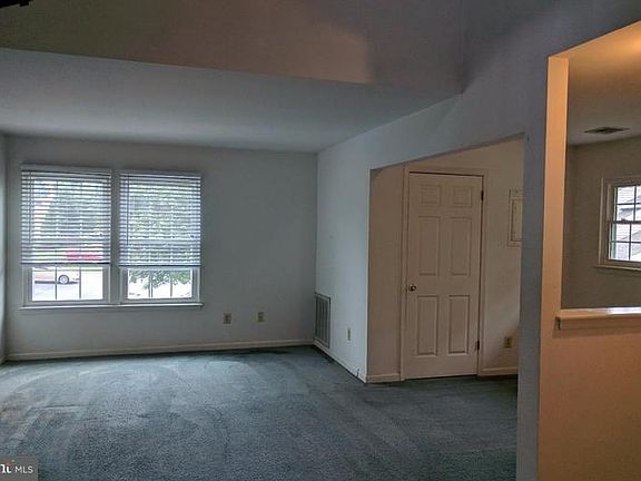 5th image of 919 Railway Sq #34