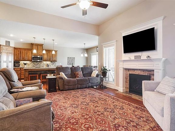 4th image of 706 Crestridge Dr