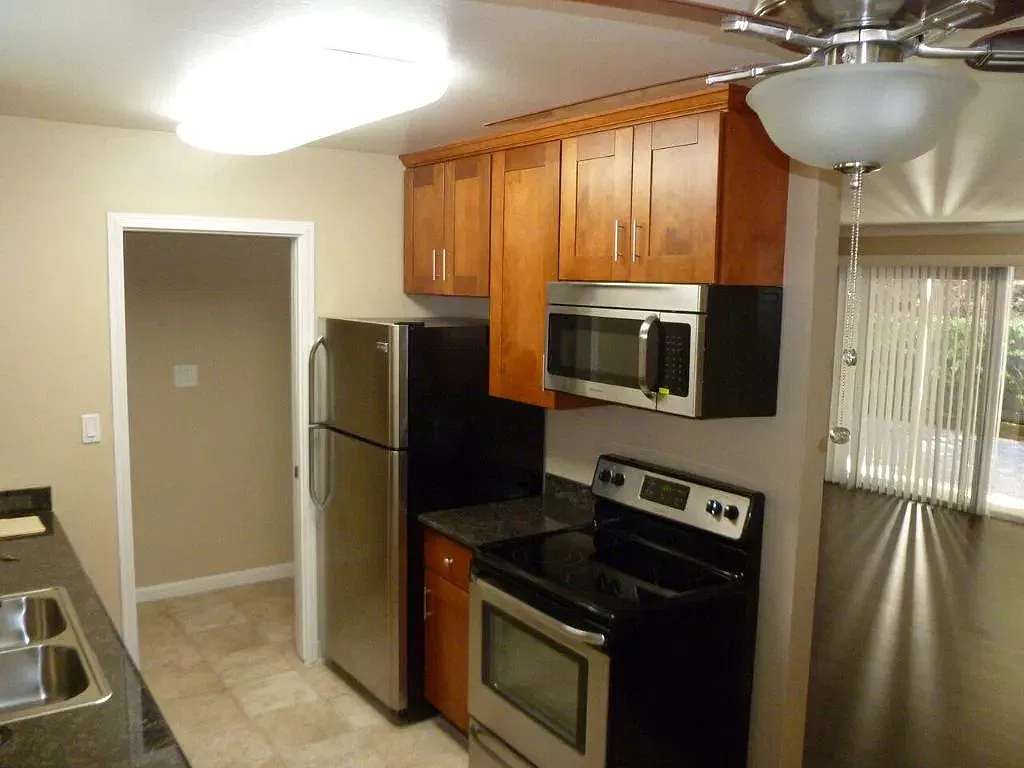 2 bed, 900 sqft, $2,950 — Photo 3