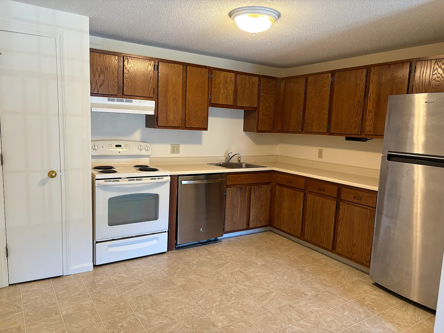 2 bed, 804 sqft, $2,200 — Photo 3