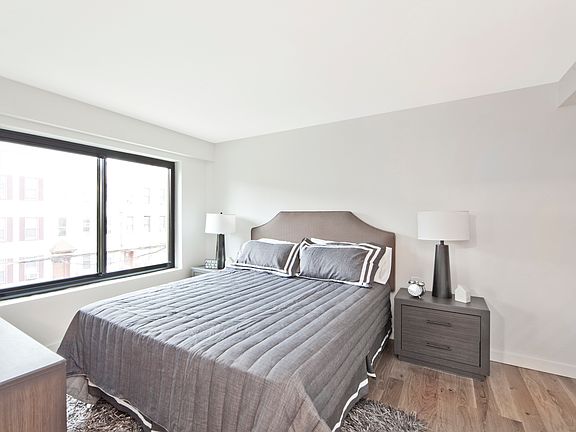 3rd image of 387 Bleecker St #2B