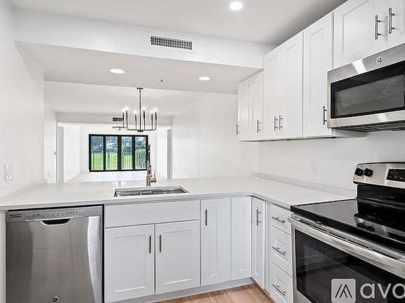 4th image of 501 Seafarer Cir APT 501