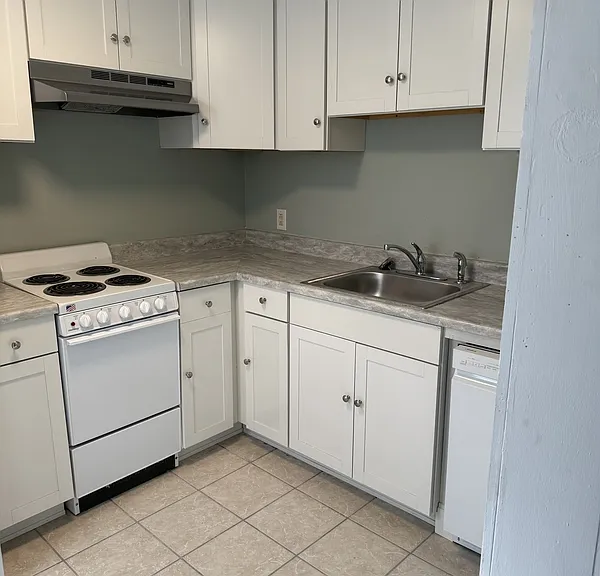 702 W Columbia St #2 — Photo 5