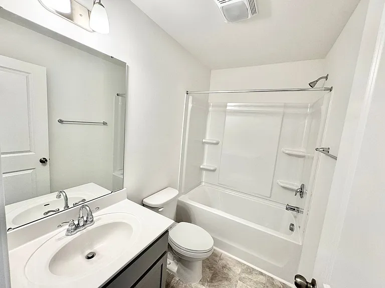 335 Cliffwood St NW #E — Photo 9