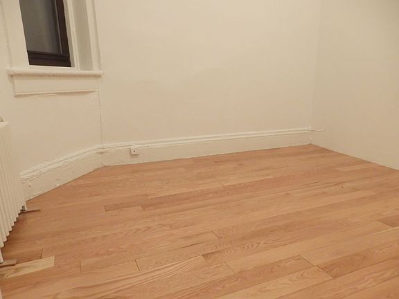 5th image of 500 W 48th St APT 2RS