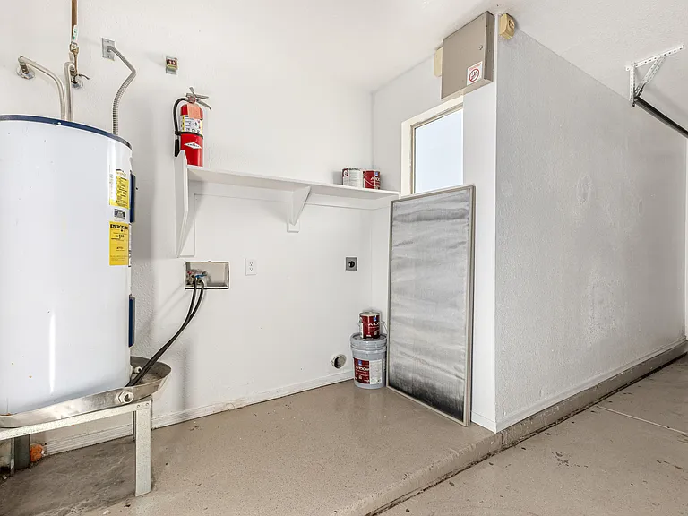 878 E Graham Ln — Photo 22