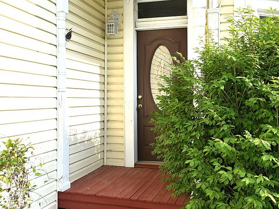 5th image of 363 E Mulberry St