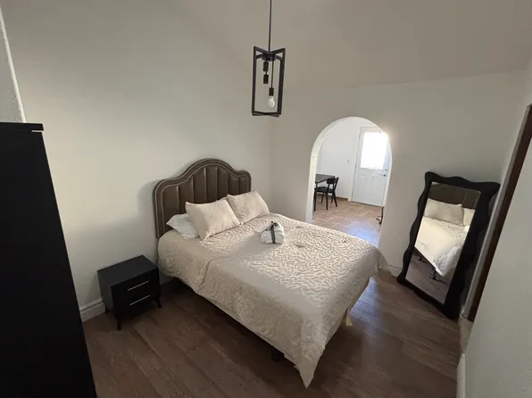 800 Antonio Dr #2, Las Vegas, NV 89107