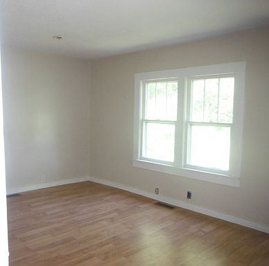 5th image of 3023 Mayfield Dr #&-3025