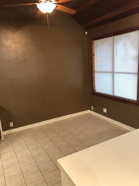 8366 Governor — Photo 3