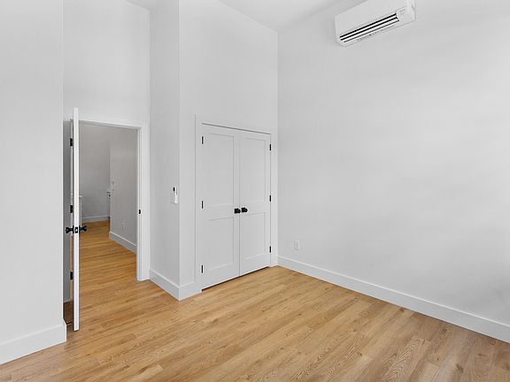 2nd image of 99 Richmond St #208