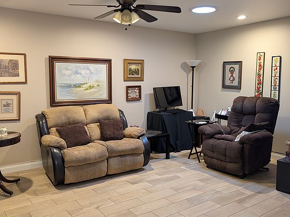 3rd image of 198 View Park Dr