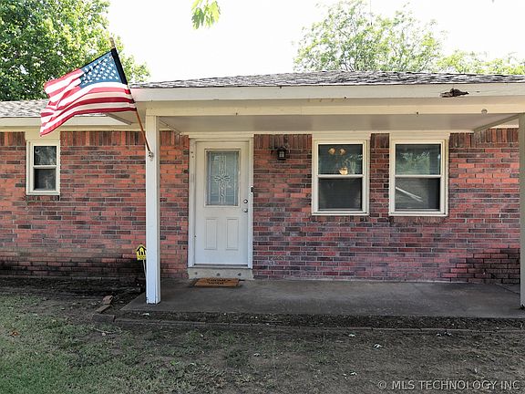 3rd image of 640 S Pecan St
