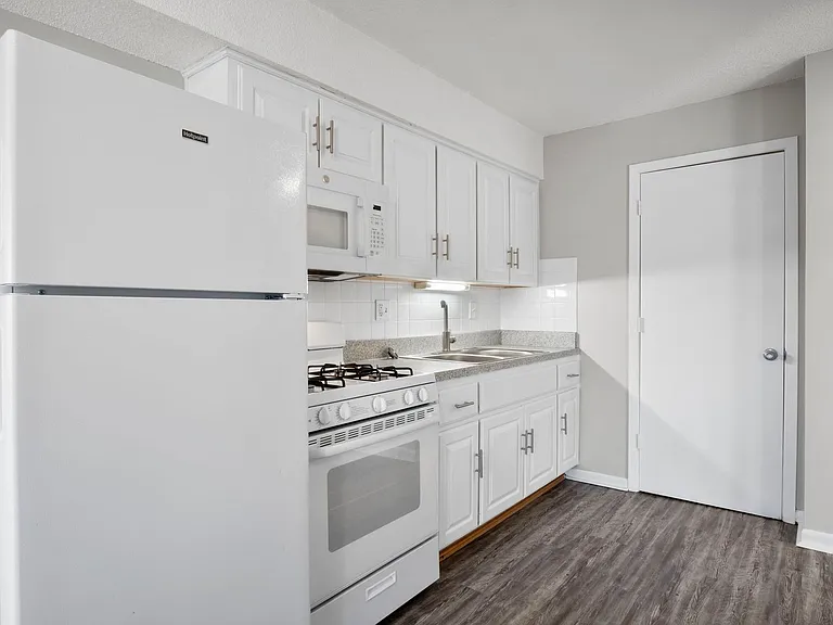 Hillside Apartments — Photo 4